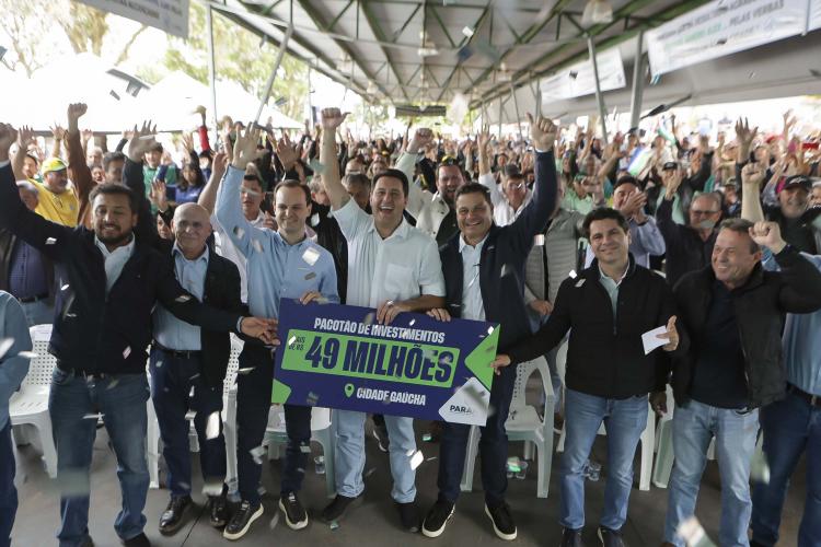 Em Cidade Gaúcha, Estado investe R$ 22,1 milhões para pavimentar maior vila rural do Paraná