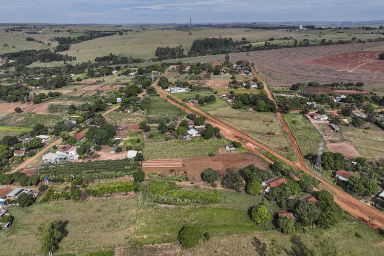 Em Cidade Gaúcha, Estado investe R$ 22,1 milhões para pavimentar maior vila rural do Paraná