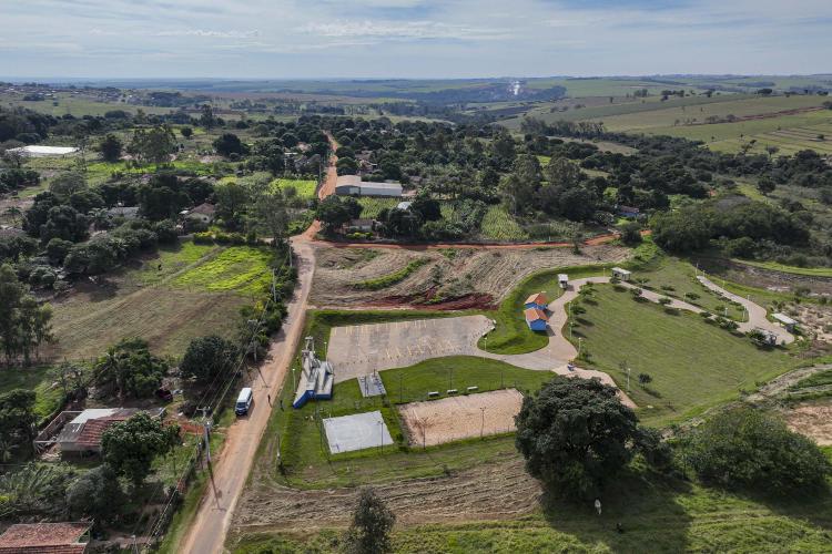 Em Cidade Gaúcha, Estado investe R$ 22,1 milhões para pavimentar maior vila rural do Paraná