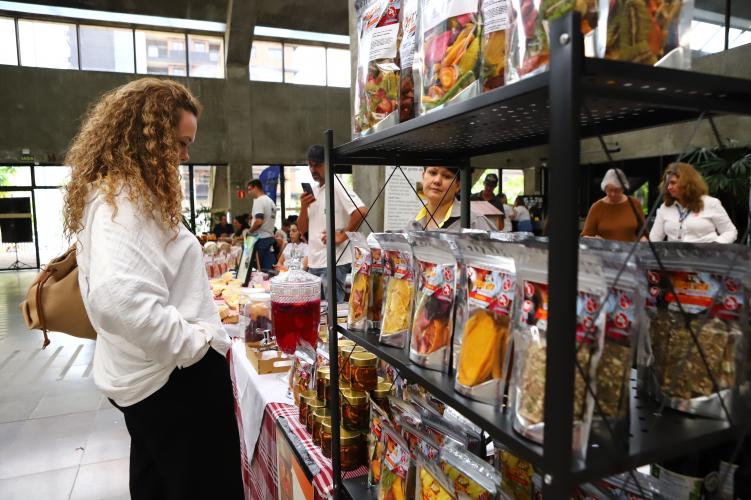 Feira da Agroindústria Familiar reúne produtores e valoriza protagonismo das mulheres rurais