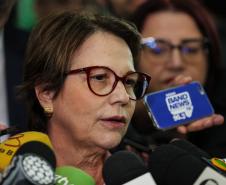 A suspensão da vacinação foi autorizada por instrução normativa assinada nesta terça-feira (15) pela ministra da Agricultura, Pecuária e Abastecimento, Tereza Cristina, e o governador Carlos Massa Ratinho Junior, no Palácio Iguaçu, com a presença do secretário da Agricultura e do Abastecimento, Norberto Ortigara