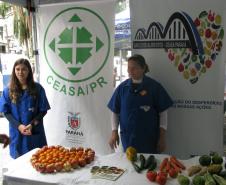 Evento do Dia Mundial da Alimentação foi realizado no Calçadão da Rua XV de Novembro, em Curitiba.