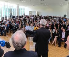 O governador Carlos Massa Ratinho Junior e o secretário da Agricultura e do Abastecimento, Noberto Ortigara, lançaram, no Palácio Iguaçu, o programa Revitis, destinado a estimular a produção de uvas no Paraná.