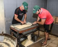 Produção de açucar mascavo e de melado de açúcar mascavo de cana-de-açúcar produzido pelo produtor Rafael Morgenstern em Capanema, no sudoeste do Paraná.  Capanema - 16/01/2020 