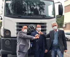 Lapa recebe caminhão para melhorar trafegabilidade de estradas rurais