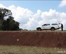  Coleta de solos em área agrícola pela equipe do PronaSolos PR.