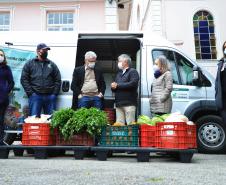 Governo do Estado faz primeira entrega de alimentos do Compra Direta em Curitiba
