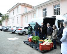 Governo do Estado faz primeira entrega de alimentos do Compra Direta em Curitiba