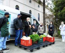 Governo do Estado faz primeira entrega de alimentos do Compra Direta em Curitiba