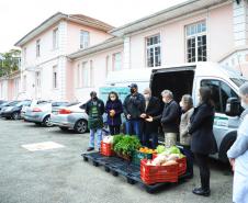 Governo do Estado faz primeira entrega de alimentos do Compra Direta em Curitiba