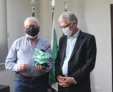 Seab e Adapar recebem "Prêmio Saúde Animal" pelos serviços prestados no Paraná