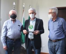 Seab e Adapar recebem "Prêmio Saúde Animal" pelos serviços prestados no Paraná