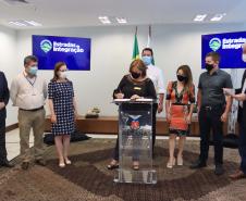 Governador autoriza R$ 10 milhões para pavimentação de estradas rurais em oito municípios