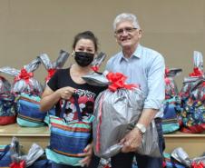 Seab e Adapar entregam cestas de Natal a colaboradores terceirizados