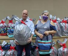 Seab e Adapar entregam cestas de Natal a colaboradores terceirizados