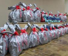 Seab e Adapar entregam cestas de Natal a colaboradores terceirizados