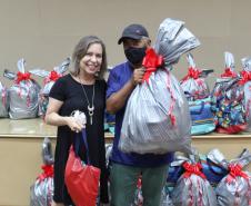 Seab e Adapar entregam cestas de Natal a colaboradores terceirizados