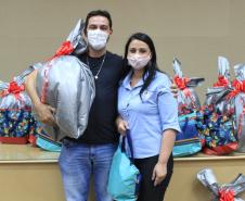 Seab e Adapar entregam cestas de Natal a colaboradores terceirizados