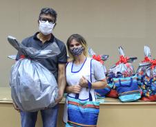 Seab e Adapar entregam cestas de Natal a colaboradores terceirizados