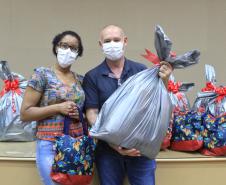 Seab e Adapar entregam cestas de Natal a colaboradores terceirizados