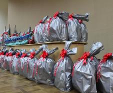 Seab e Adapar entregam cestas de Natal a colaboradores terceirizados