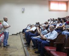Seab e Adapar entregam cestas de Natal a colaboradores terceirizados