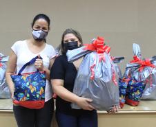 Seab e Adapar entregam cestas de Natal a colaboradores terceirizados