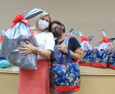Seab e Adapar entregam cestas de Natal a colaboradores terceirizados
