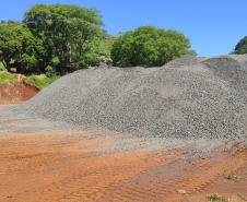 Pavimentação de estrada rural beneficia agricultura familiar no Sudoeste