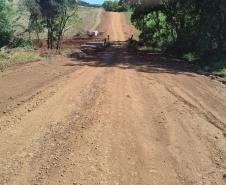 Pavimentação de estrada rural beneficia agricultura familiar no Sudoeste