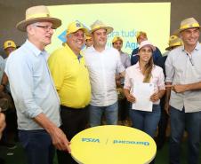 Governador entrega trator e painéis solares comprados por agricultores com auxílio do Estado