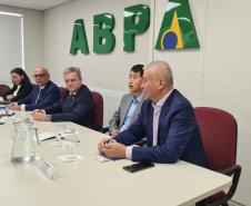 Paraná apresenta potencial produtivo e estrutura de defesa agropecuária e a autoridades chinesas 