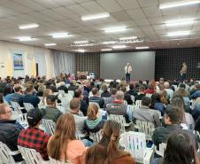 Evento em Palmeira debate tecnologia e sucessão familiar na produção de leite