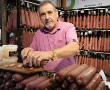 Feira Sabores do Paraná conta com produtores gaúchos afetados por enchentes