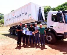  Entrega de caminhão para a Coopersanta - Divulgação