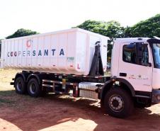  Entrega de caminhão para a Coopersanta - Divulgação