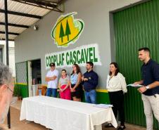 Cooperativa da agricultura familiar recebe equipamentos para produção de leite