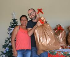 Seab entrega cestas de Natal para colaboradores terceirizados
