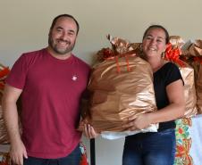 Seab entrega cestas de Natal para colaboradores terceirizados