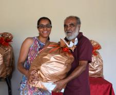 Seab entrega cestas de Natal para colaboradores terceirizados