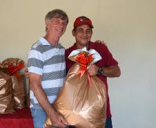 Seab entrega cestas de Natal para colaboradores terceirizados