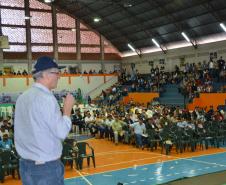 Cerca de 1,5 mil pessoas, entre produtores, técnicos, estudantes e representantes de empresas envolvidas com o setor, participaram do 36º Encontro Estadual de Sericicultura, em Iretama. O ganhe real em pequenas propriedades e as inovações atraem produtores jovens para a atividade.