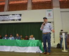 Cerca de 1,5 mil pessoas, entre produtores, técnicos, estudantes e representantes de empresas envolvidas com o setor, participaram do 36º Encontro Estadual de Sericicultura, em Iretama. O ganhe real em pequenas propriedades e as inovações atraem produtores jovens para a atividade.