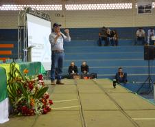 Cerca de 1,5 mil pessoas, entre produtores, técnicos, estudantes e representantes de empresas envolvidas com o setor, participaram do 36º Encontro Estadual de Sericicultura, em Iretama. O ganhe real em pequenas propriedades e as inovações atraem produtores jovens para a atividade.
