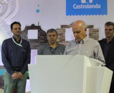 Produtores recebem novos tratores