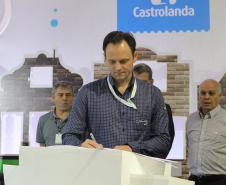 Produtores recebem novos tratores
