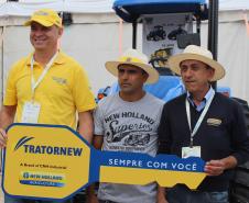 Produtores recebem novos tratores