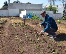 Agricultor Lincoln Willian Polycarpo, que idealizou a horta no Boqueirão