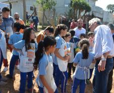 Trabalho de revitalização foi concluído e inaugurado. Projeto que tem a participação do Governo do Estado, prefeitura de Curitiba e moradores da região reúne 21 famílias, cada uma com um canteiro. 