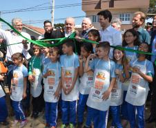Trabalho de revitalização foi concluído e inaugurado. Projeto que tem a participação do Governo do Estado, prefeitura de Curitiba e moradores da região reúne 21 famílias, cada uma com um canteiro. 